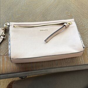Coach Women's pale pink  Wristlet Clutch, excellent condition
